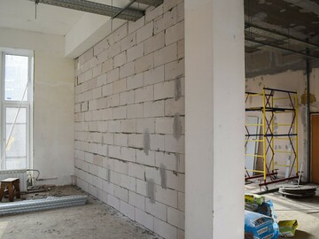 Зведення перегородок з піноблоків в офісному приміщенні Києва