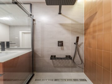 Санвузол та душова у двокімнатній квартирі 50 m² — ремонт ЖК SEVEN Київ